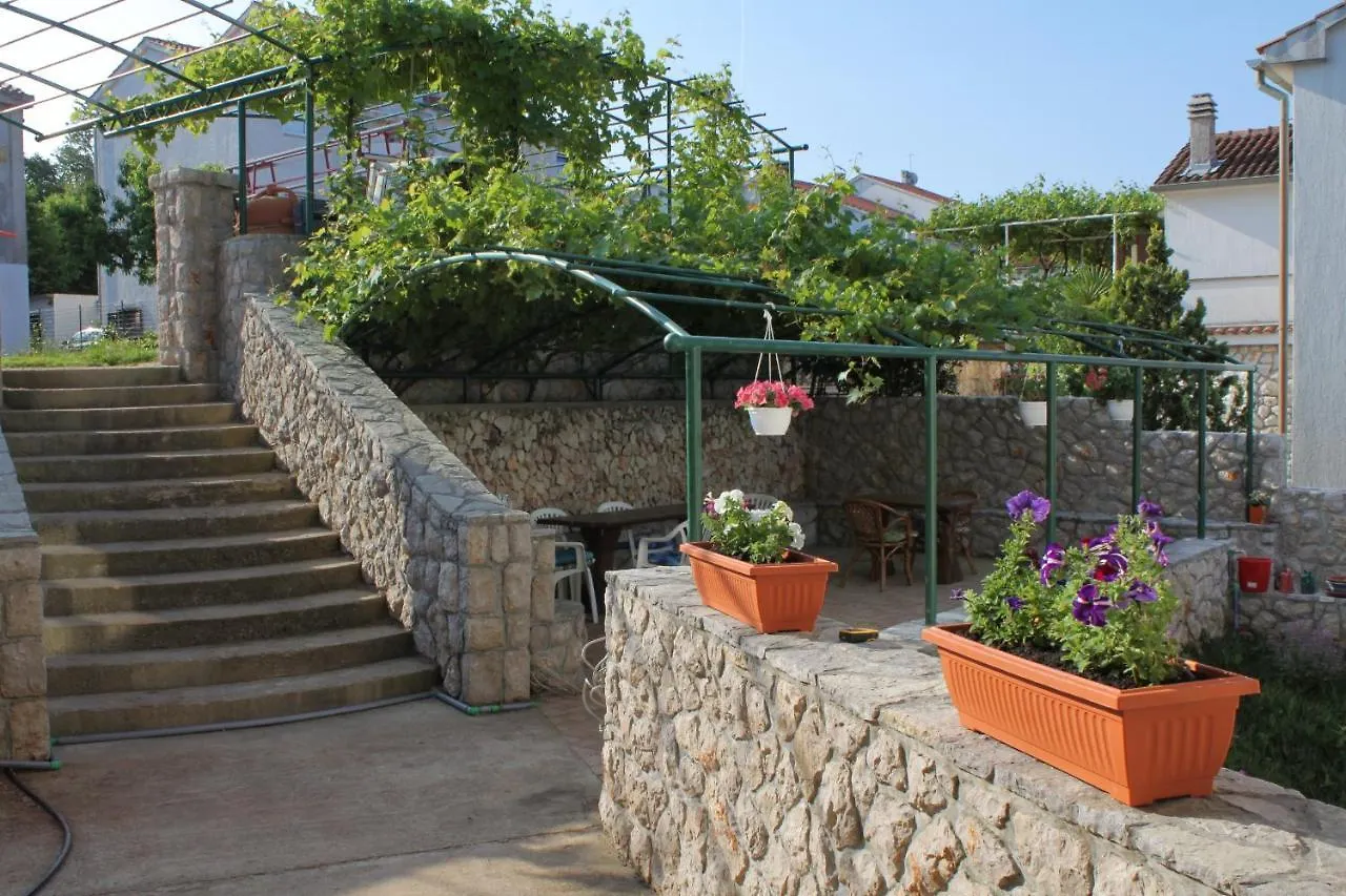 Apartment Njivice 5458E