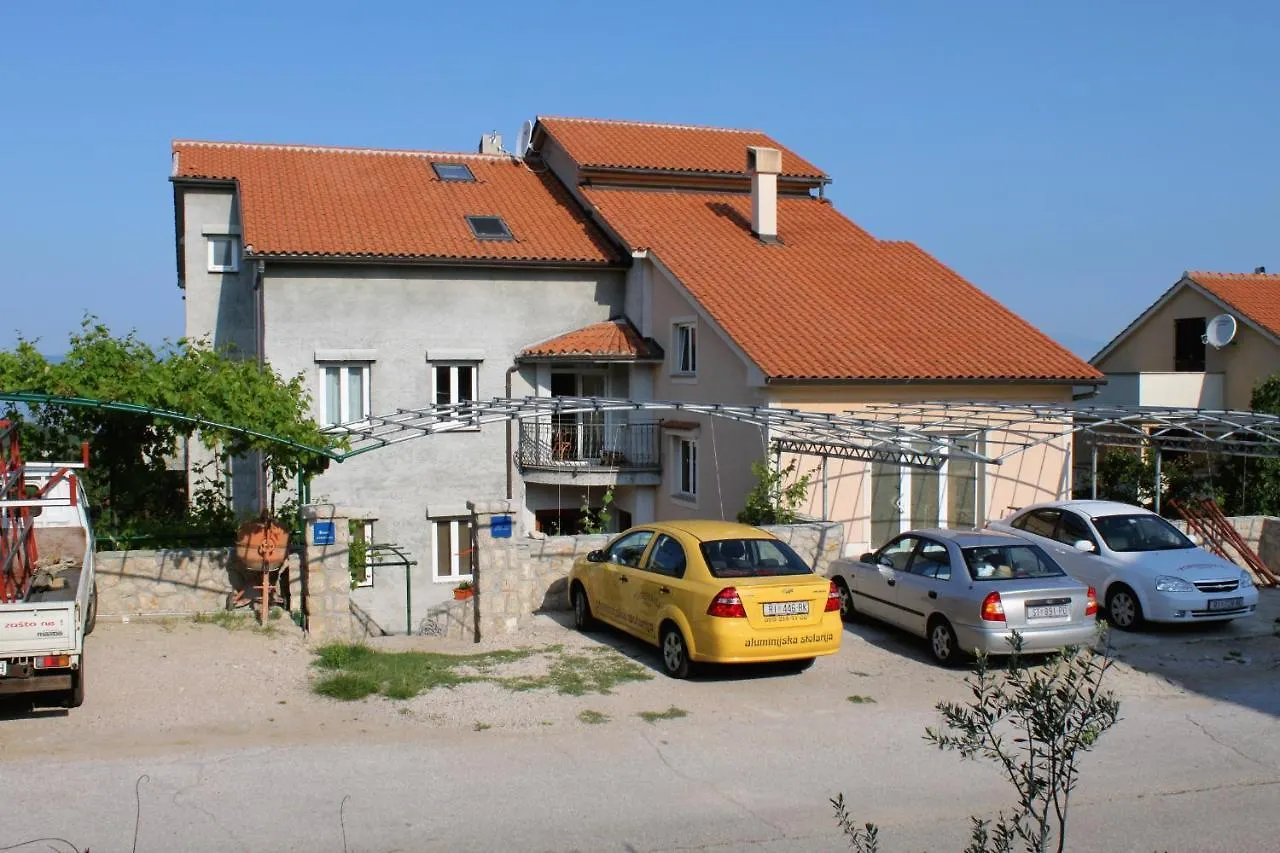 Apartment Njivice 5458E Κροατία