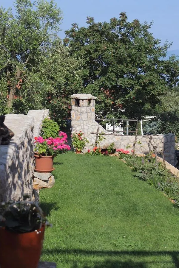 Apartment Njivice 5458E